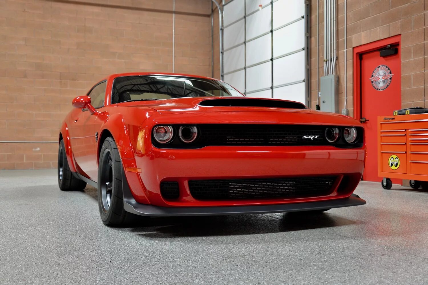Dodge challenger demon характеристики. Dodge challenger srt demon 2018. додж челленджер демон. додж челленджер срт демон черный. додж демон 2025.