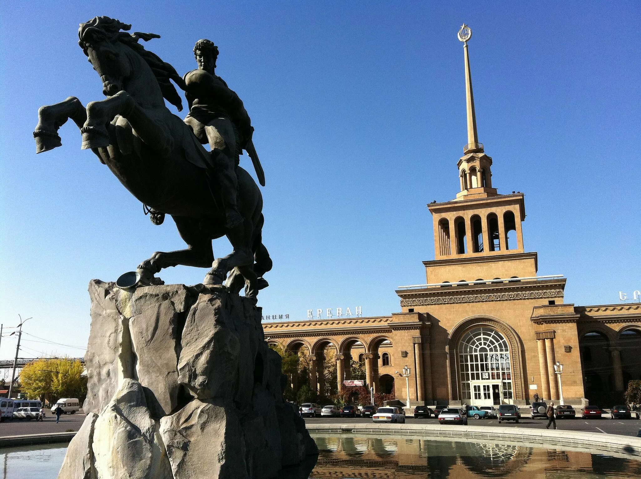 Памятник Сасунци Давида в Армении.