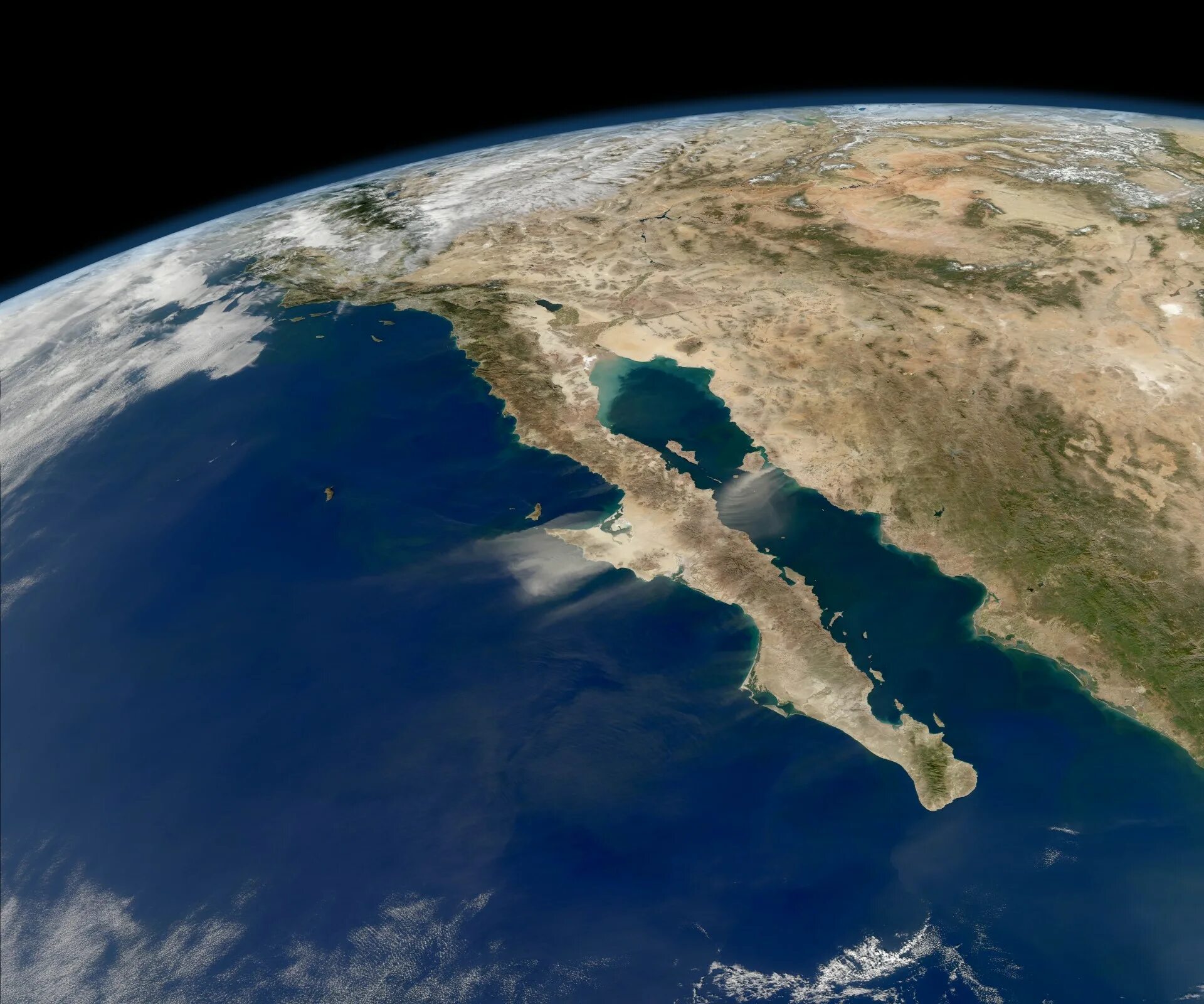 Как называется самый большой полуостров америки. Апеннинский полуостров из космоса. Полуостров Калифорния из космоса. Полуостров Калифорния со спутника. Апеннинский полуостров вид из космоса.