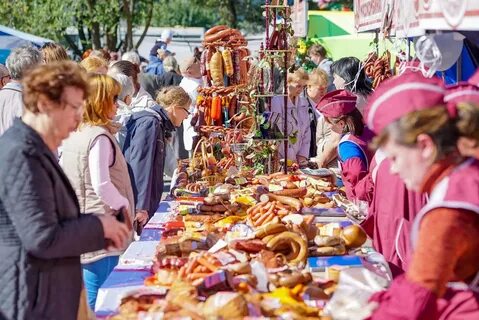 Ярмарка на большевистской