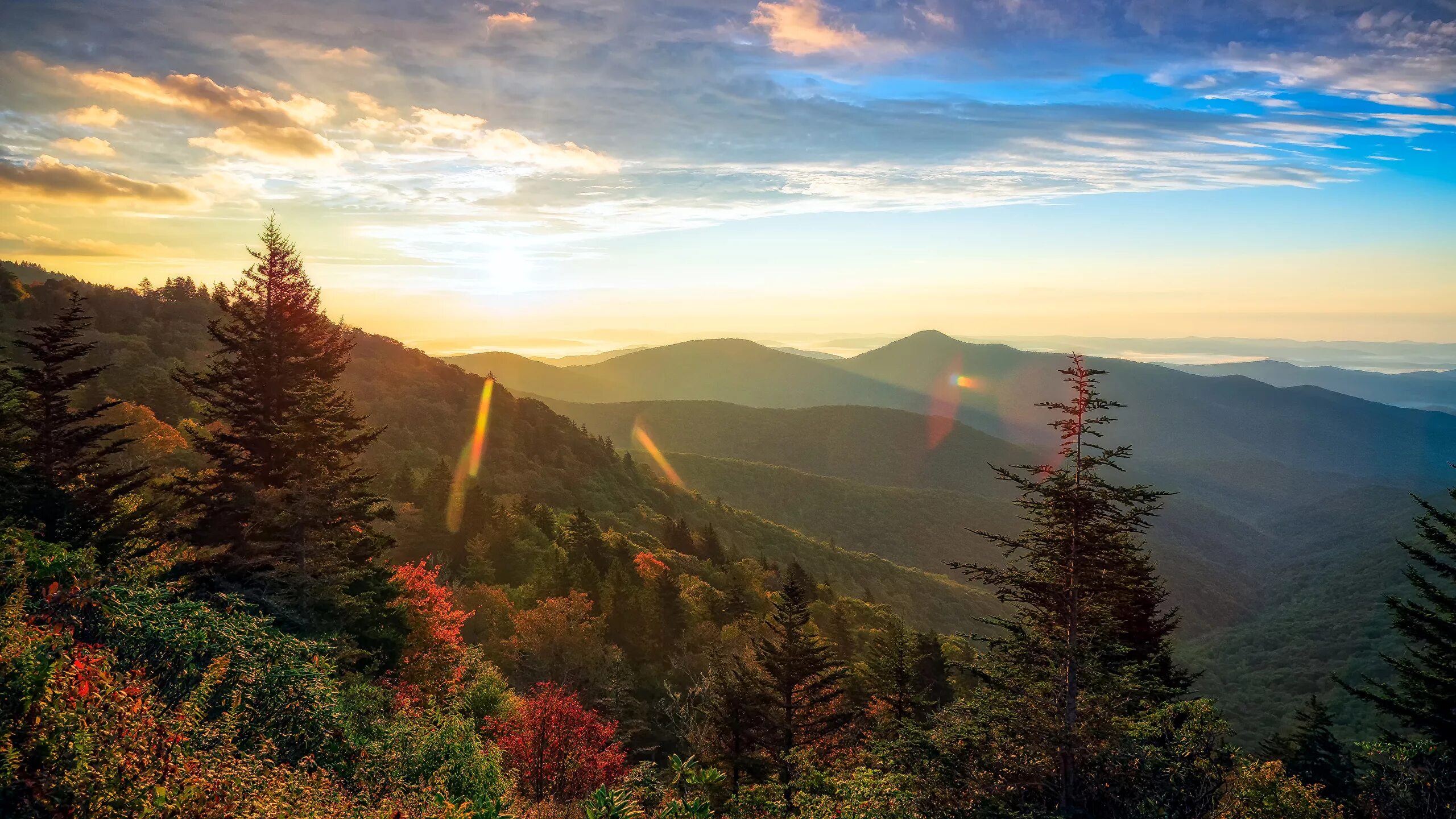 Закат в горах. Северная Каролина леса. Северная Каролина Sunset США. Рассвет в горах.