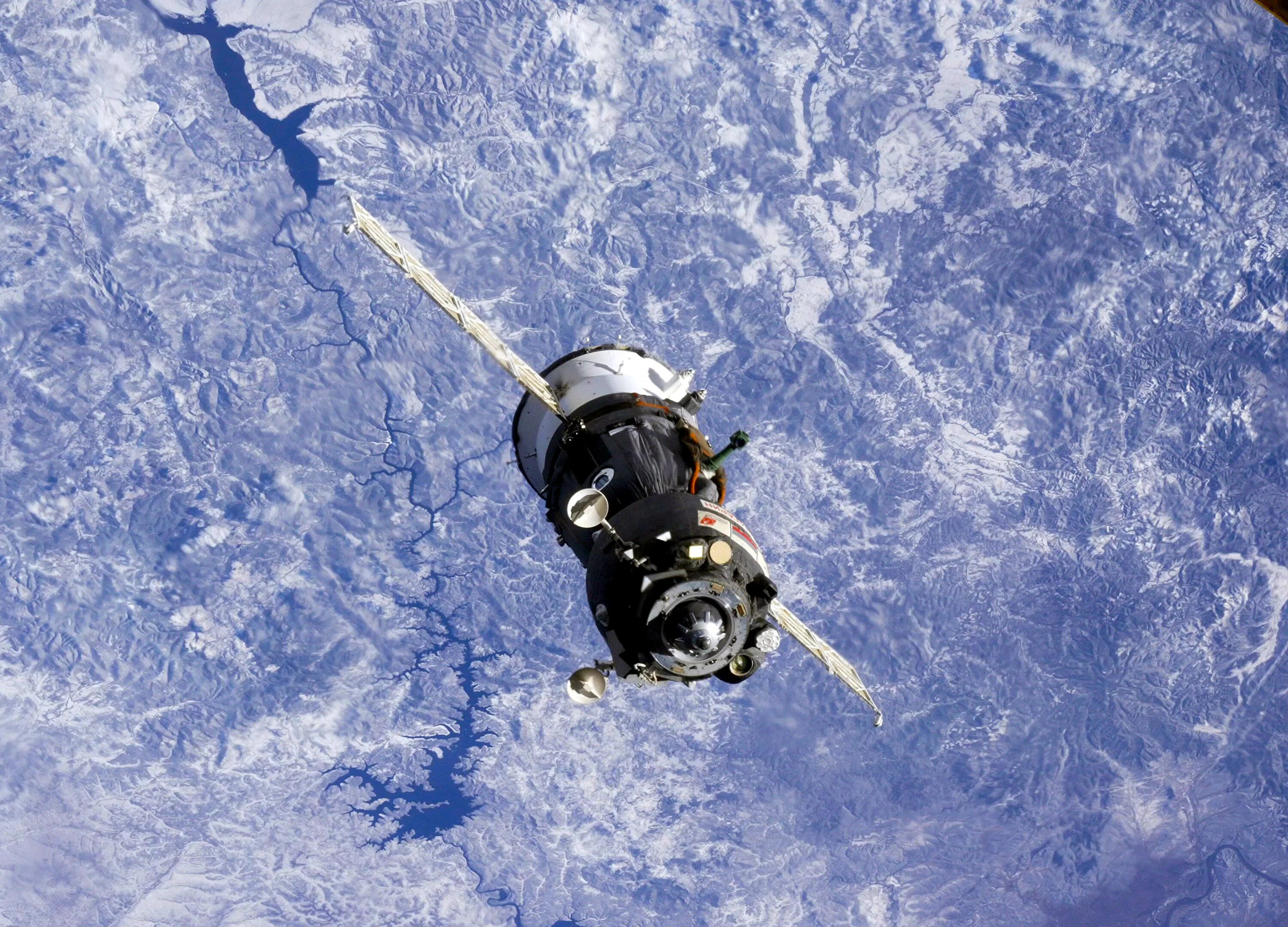 Первый пилотируемый космический полет год. Союз МС МКС. Союз МС-19. Космический корабль «Союз». Пилотируемый корабль Союз.