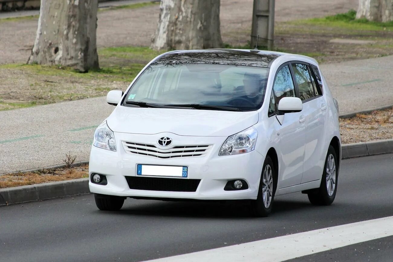 Обвес тойота премио 240. 2. Toyota corolla 2013. Тойота королла е140. Королла тойота королла.