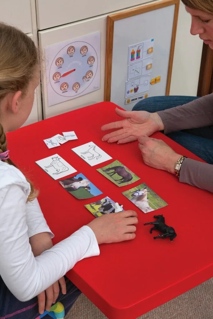 Картины для незрячих. Развитие тактильных ощущений. Визуально и тактильно. Тактильные таблички. Тактильная плитка в аэропорту шереметьево.