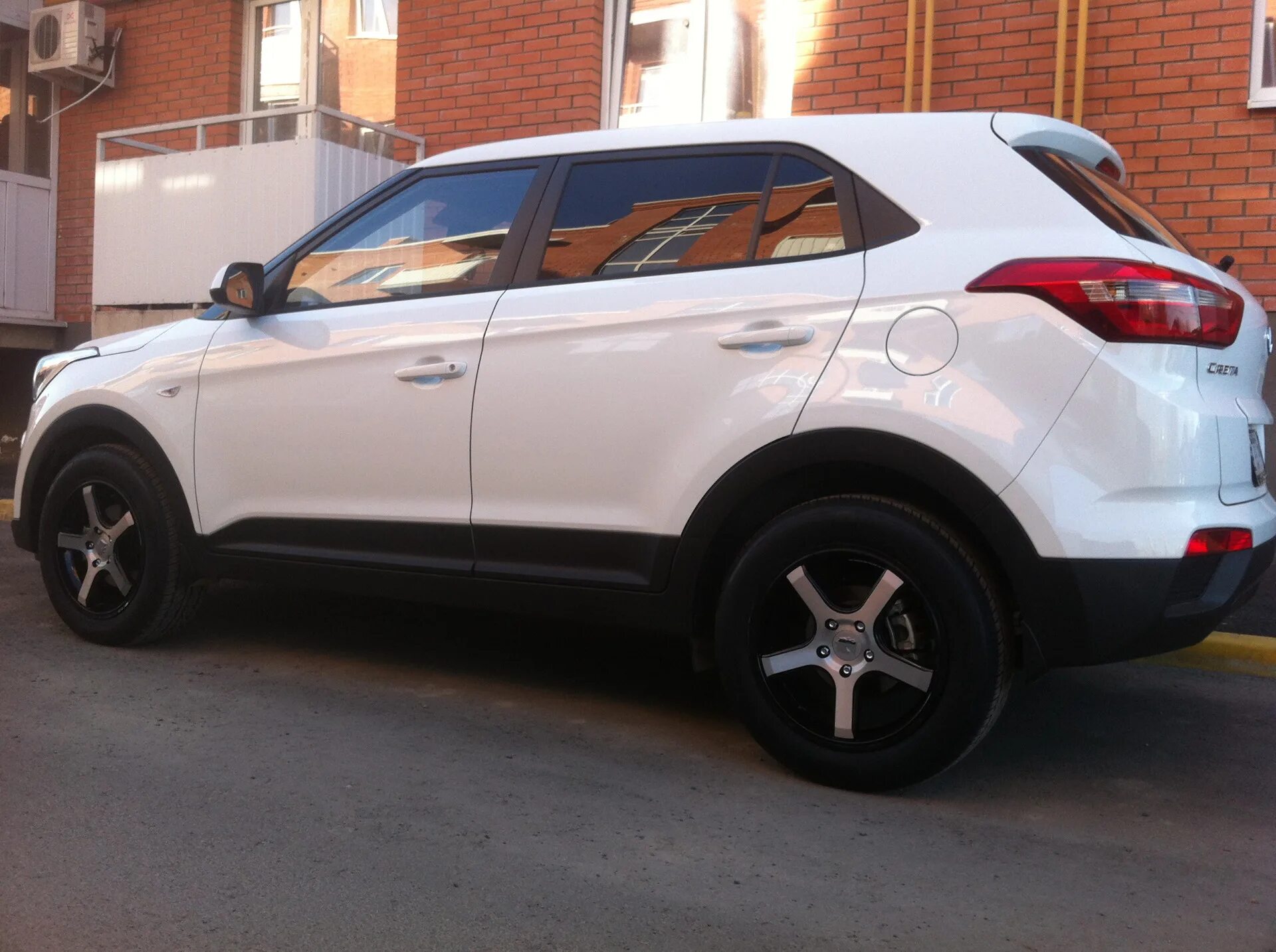Диски hyundai creta r17. 235/50 r18 hyundai creta. Колеса hyundai creta r16. Колесные диски на хендай крета. Колесные диски на хендай крета.