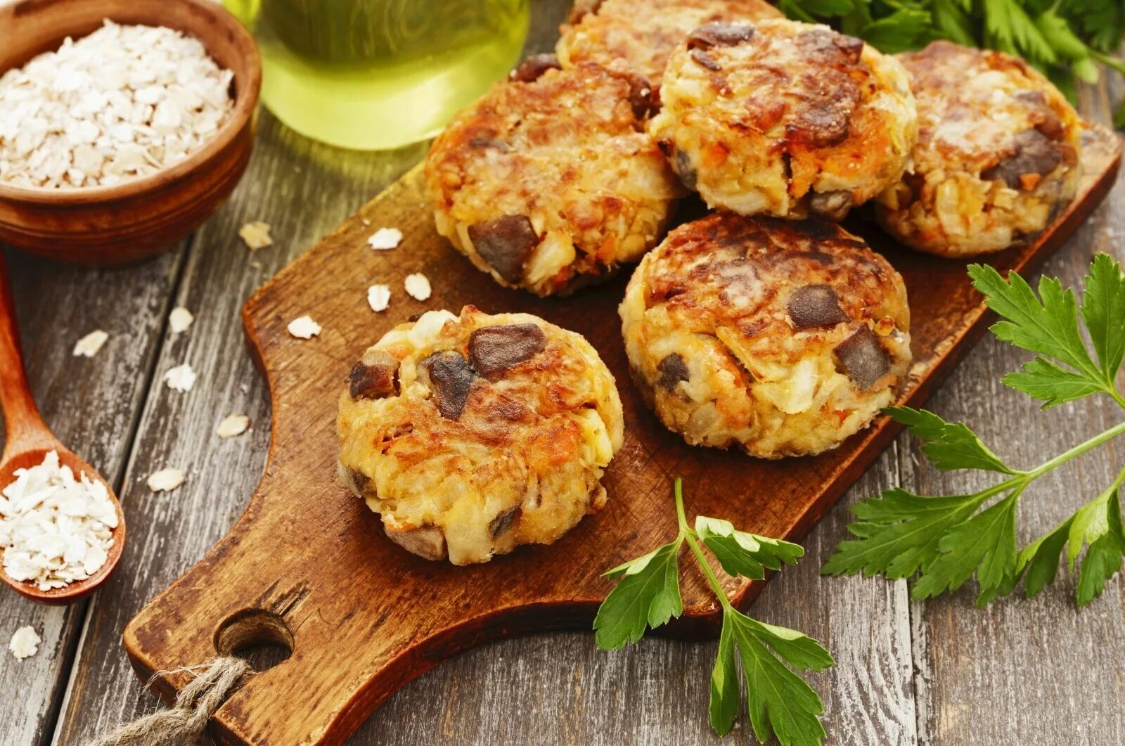 Постные вкусные блюда быстро. Постные блюда. биточки с грибами. котлеты с грибами и овсянкой. вкусные постные блюда.