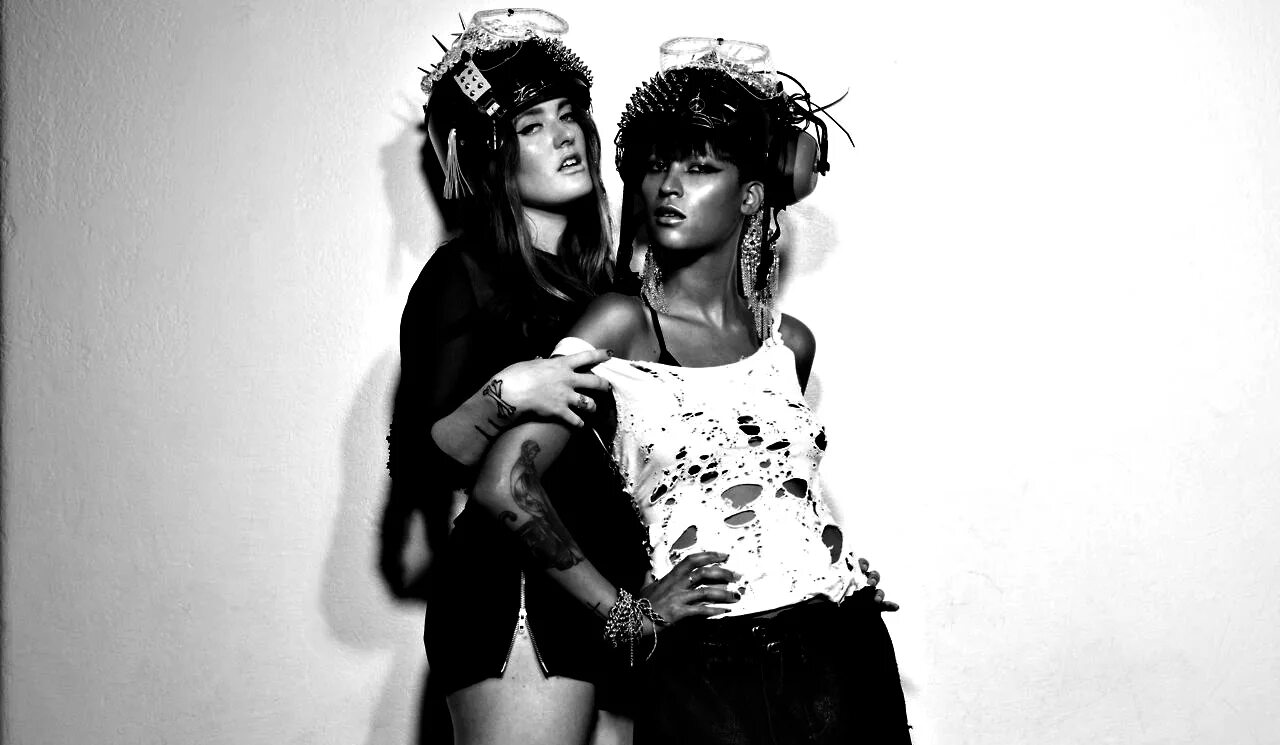 Icona Pop i Love it. Icona Pop feat. Charli XCX - I Love it. Icona Pop get Lost.