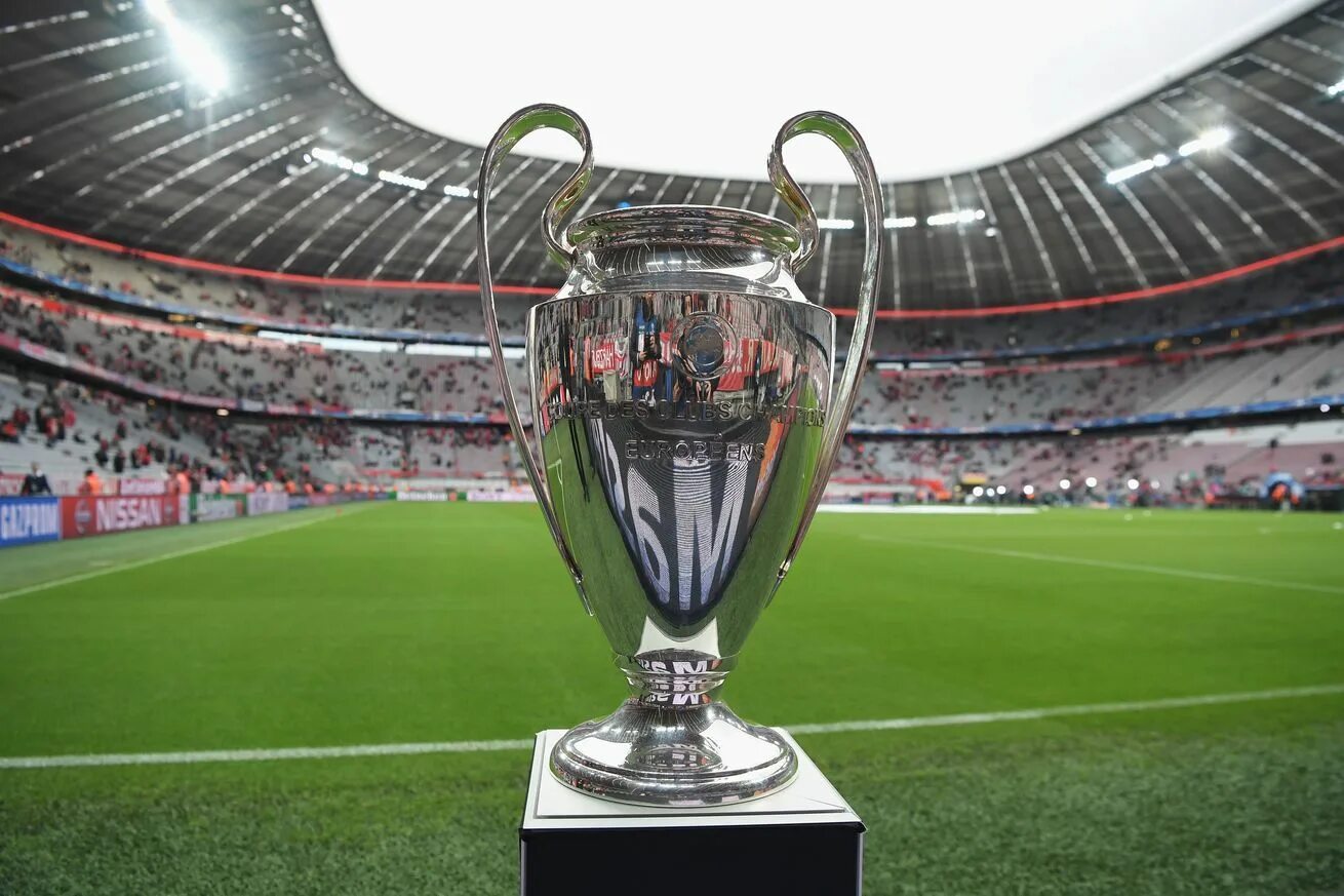 Ucl finals. Champions League 2022 Final. UEFA Champions League Trophy. Финал Лиги чемпионов УЕФА 1995. UEFA Champions Trophy 2022.