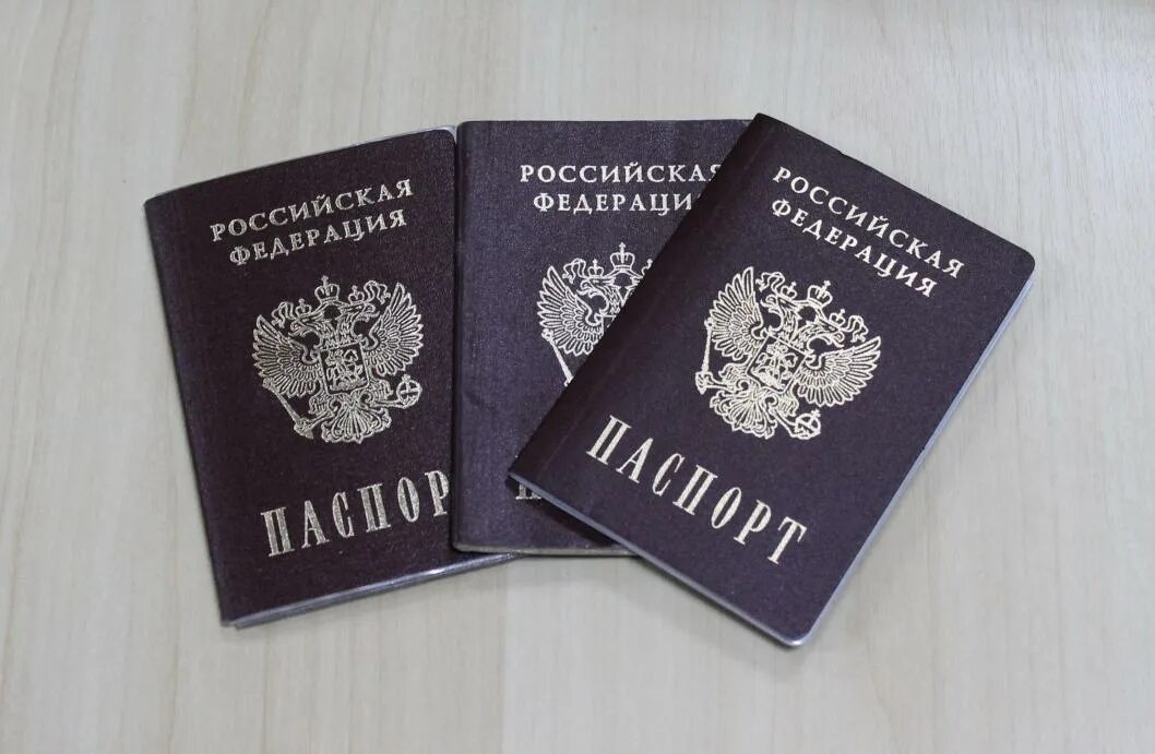 Паспортный тюмень телефон. Гражданство фото. Гражданство Украины. Вручение паспортов.