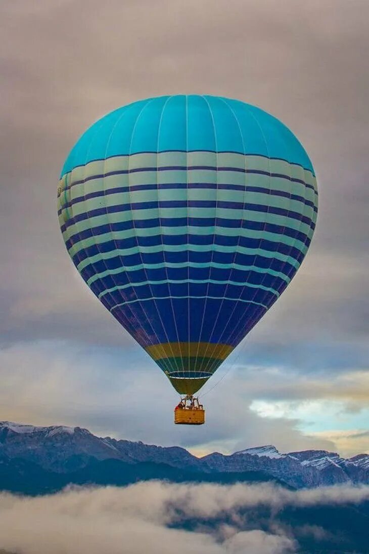Картинки воздушный. Тепловые аэростаты Монгольфьеры. Воздушный шар. Большой воздушный шар. Воздушный шар с корзиной.