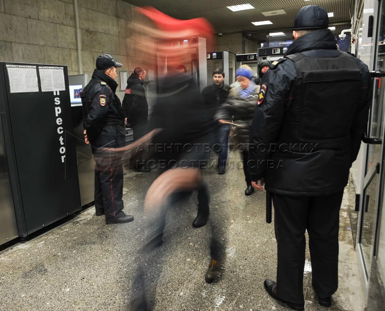 Взрыв в метро Москва 2014 теракт. Вандалы в метро. Устроил концерт в метро. Взрыв в метро Алиса взрыв в метро.