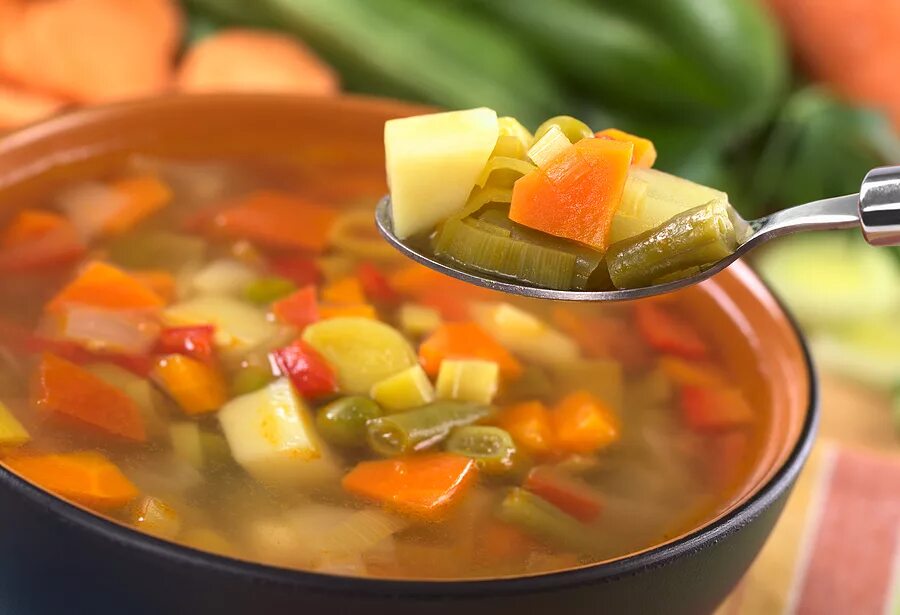 Рецепт супа без мяса. Овощной суп. Острый овощной суп. Суп с крупно нарезанными овощами. Овощи для супа.