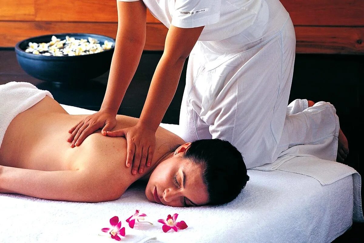First massage. Традиционный тайский массаж. Зональный массаж. Массаж процесс. Настоящий тайский массаж.