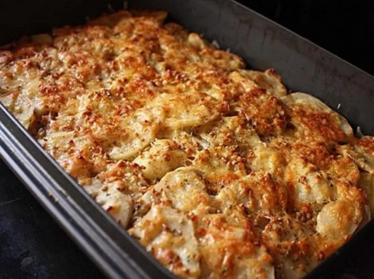 Фарш картошка грибы сыр в духовке. Запеканка с мясом и картошкой в духовке. запеканка с фаршем и грибами. картофельная запеканка с фаршем и грибами. мясная запеканка с грибами и сыром.