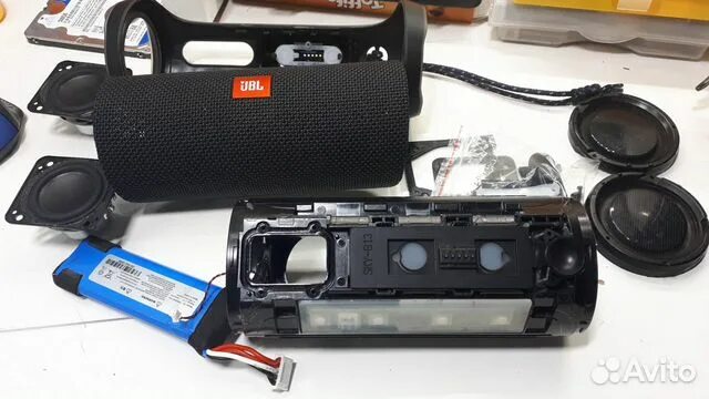 Как разобрать колонку JBL Flip 4 с первого раза, чтобы поменять вздувшуюся батар