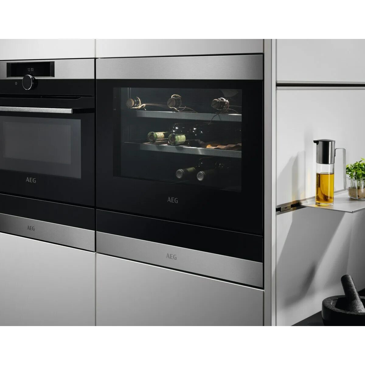 Встроенная техника для кухни горенье. AEG kwk884520t. Встраиваемая техника AEG. Встраиваемая техника АЕГ для кухни. AEG на кухне.