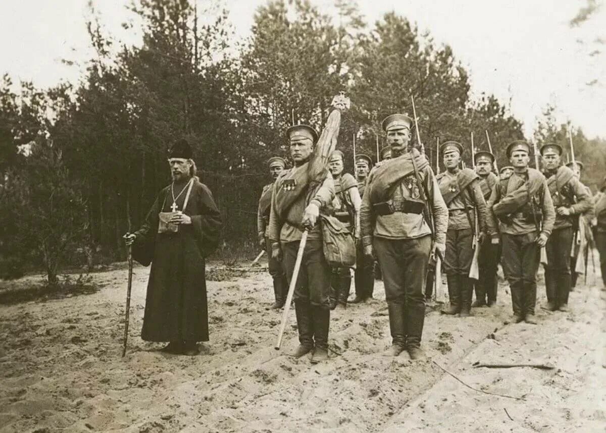 Полковой священник в Российской империи. Военное духовенство первая мировая. Полковые священники на войне. Полковые священники в Российской армии. Единомышленники запевала офицерский