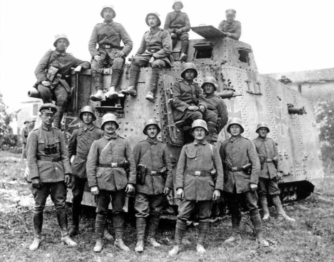 Первая п четвертая т. A7v танк экипаж. Танкисты первой мировой войны 1914-1918. Первый немецкий танк a7v. A7v 1918.