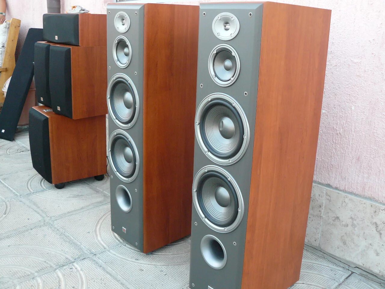 Jbl e90. Акустика jbl northridge e90. Напольники jbl northridge. Jbl 90. Jbl northridge e80.