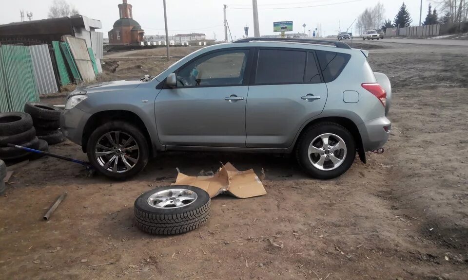 Какие колеса на рав 4. Колеса r19 Toyota RAV 4. Toyota rav4 235/60 r18. 235/60 R16 rav4 lll. Toyota RAV 4 r16 диск.