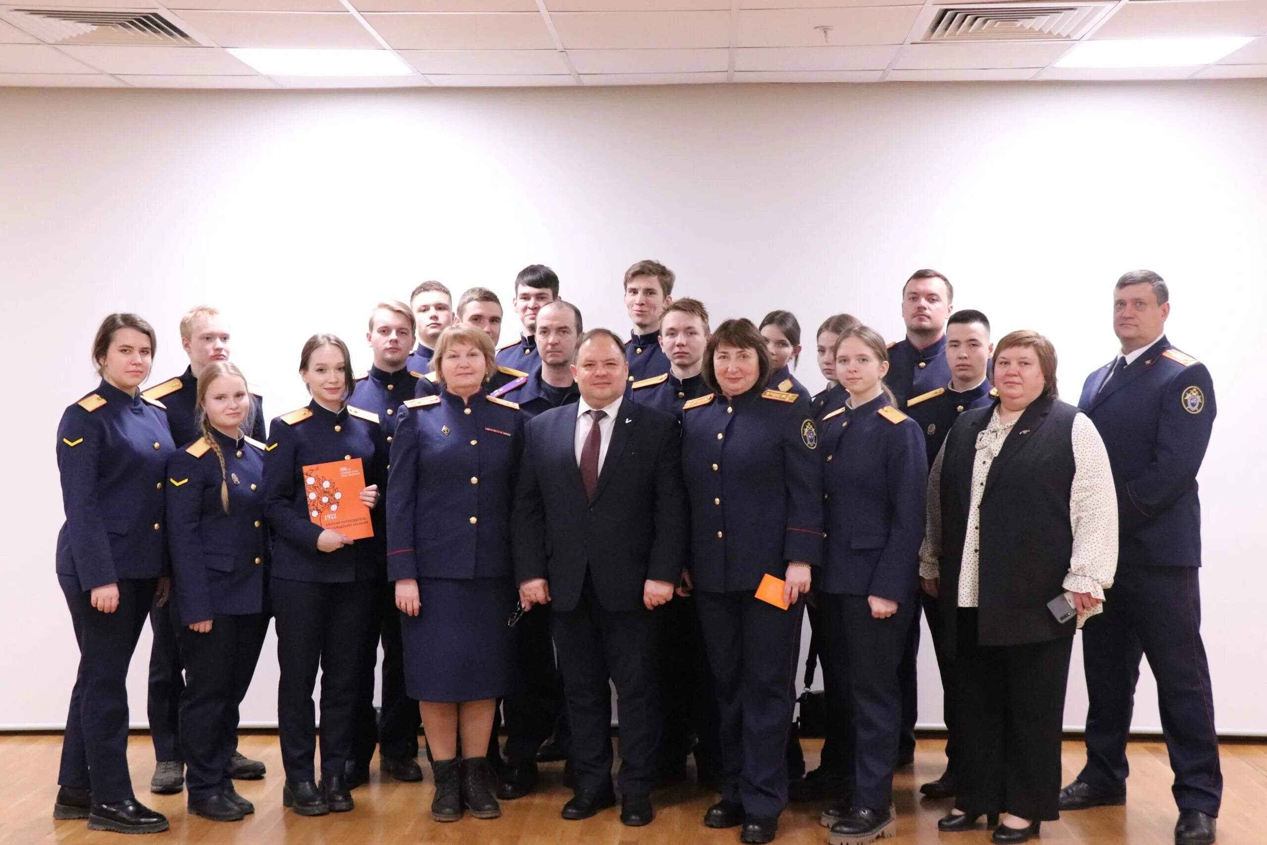 Плугин начальник гувд по санкт-петербургу и ленинградской. Следственный комитет. Сотрудник следственного комитета. Главк мвд санкт-петербург. Следственная академия санкт петербурга 2023.