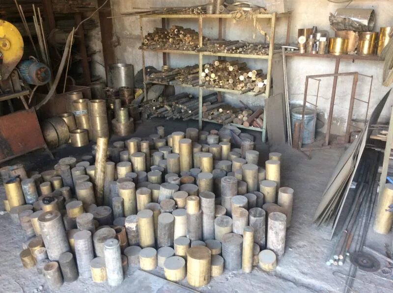 Прием латуни 1. Лом латуни а-4-2. бронза лом. латунь лом. латунь металлолом.