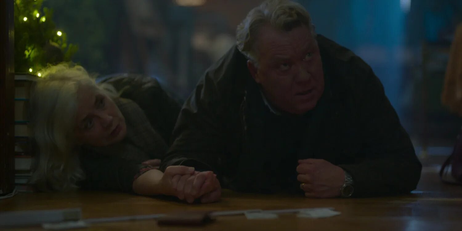 женщина в отчаянии. федерик баксан тревожные люди. психоэмоциональное расстройство. человек испытывает страх. истории тревожных людей.