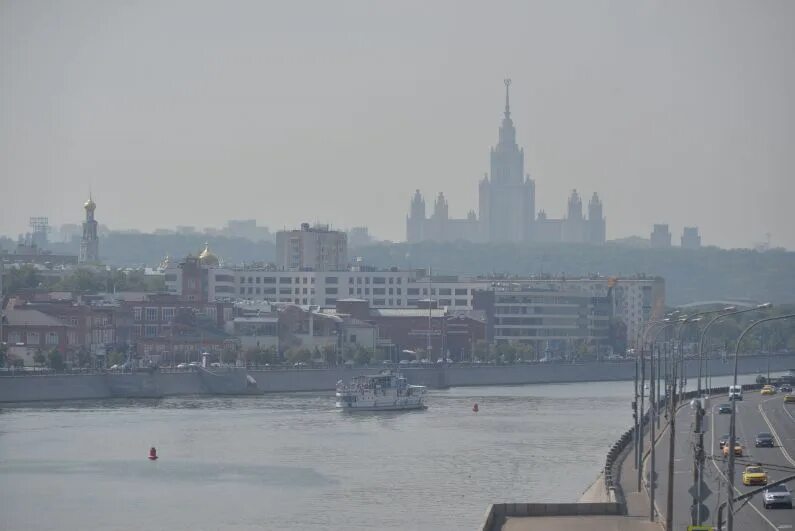 Москва в дымке. Смок в москве в 2010. Логотип дымов мясокомбинат. Дым в москве сейчас. Смог в москве в 2006.