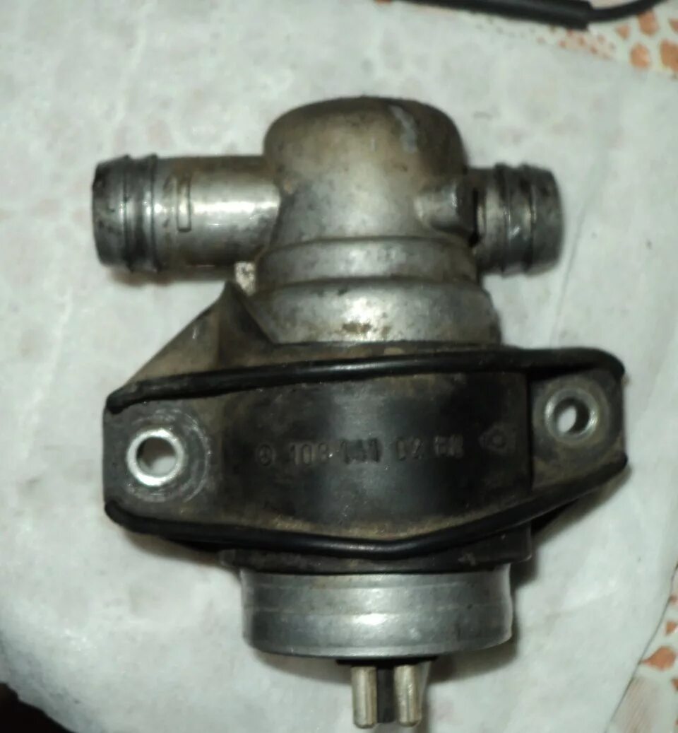 Датчик холостого хода мерседес 190 1. Клапан холостого хода мерседес 124 2. 124 хода. Датчик холостого хода мерседес 124 102 двигатель. Датчик холостого хода мерседес 124.