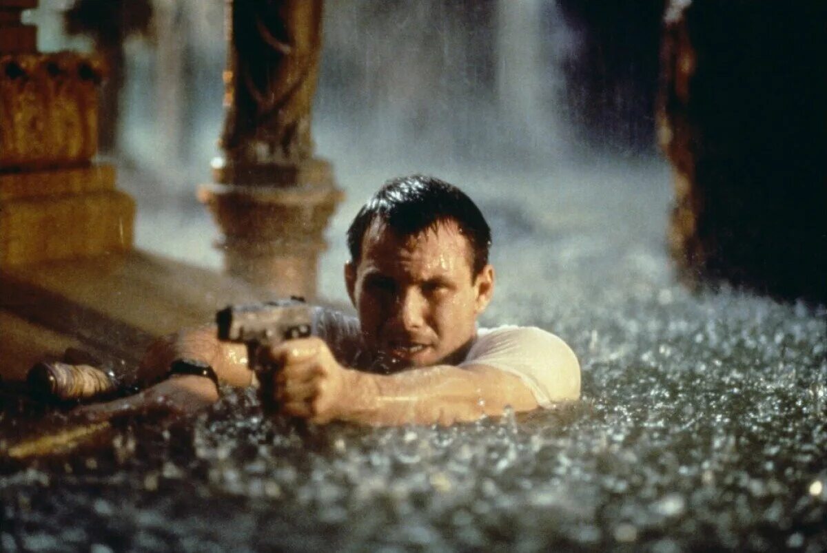 Ливень содержание. Ливень (1997). Ливень фильм 1998 кадры. Кристиан слэйтер ливень. Ливень содержание.