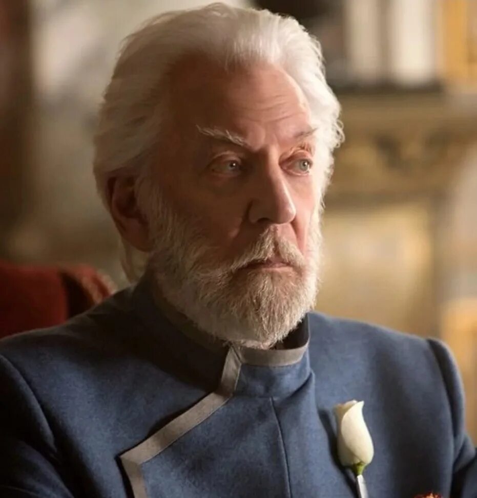 Президент сноу голодные игры. Президент сноу голодные игры. Президент сноу арт. Баллада о певчих птицах и змеях фильм кориолан сноу и люси грей бэрд. Кориолан сноу голодные игры.