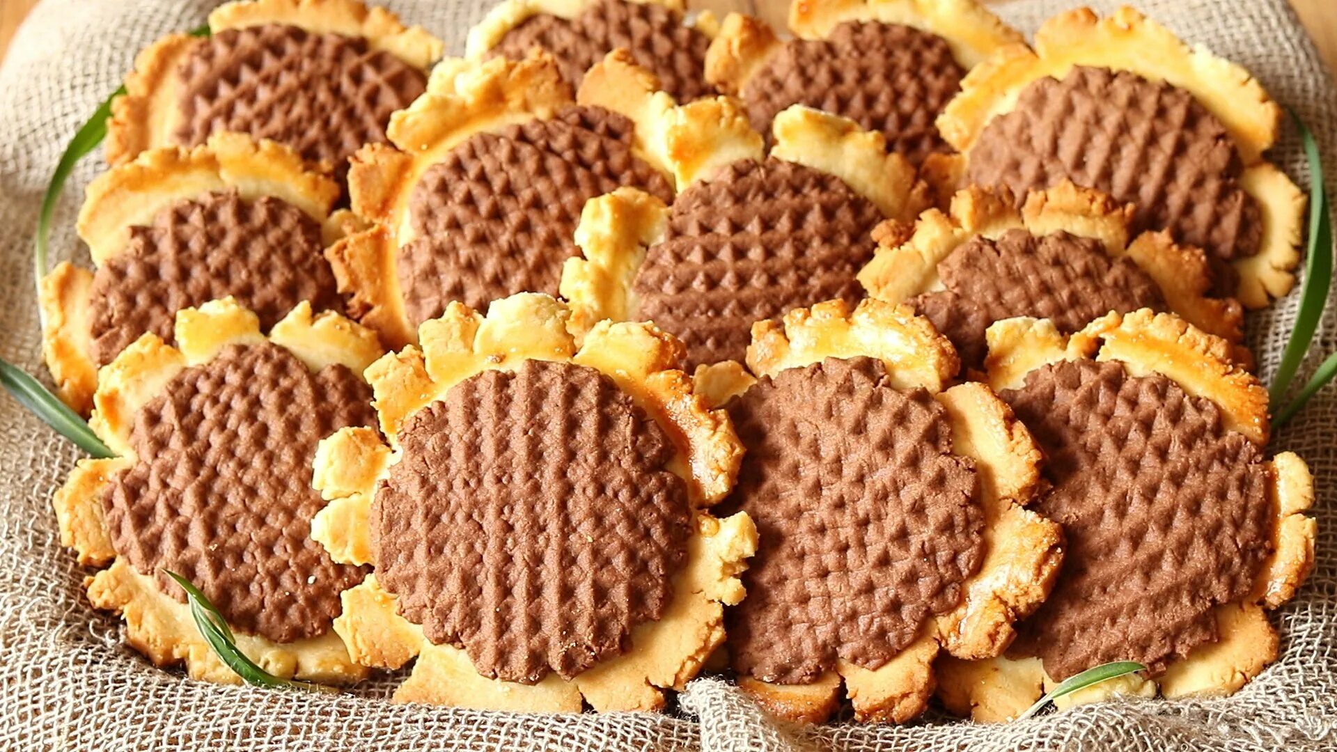 Головка от подсолнуха. Пряник подсолнух. Пряник подсолнух. Печенье подсолнух. Имбирный пряник подсолнух.