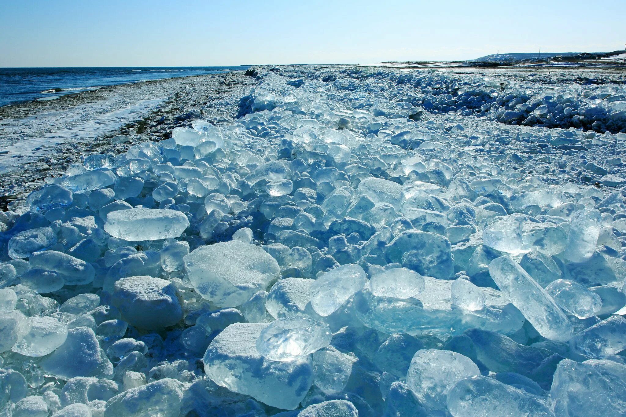 Как выглядит айс. Лед. Кусок льда. Ледяной камень. Лед на реке.