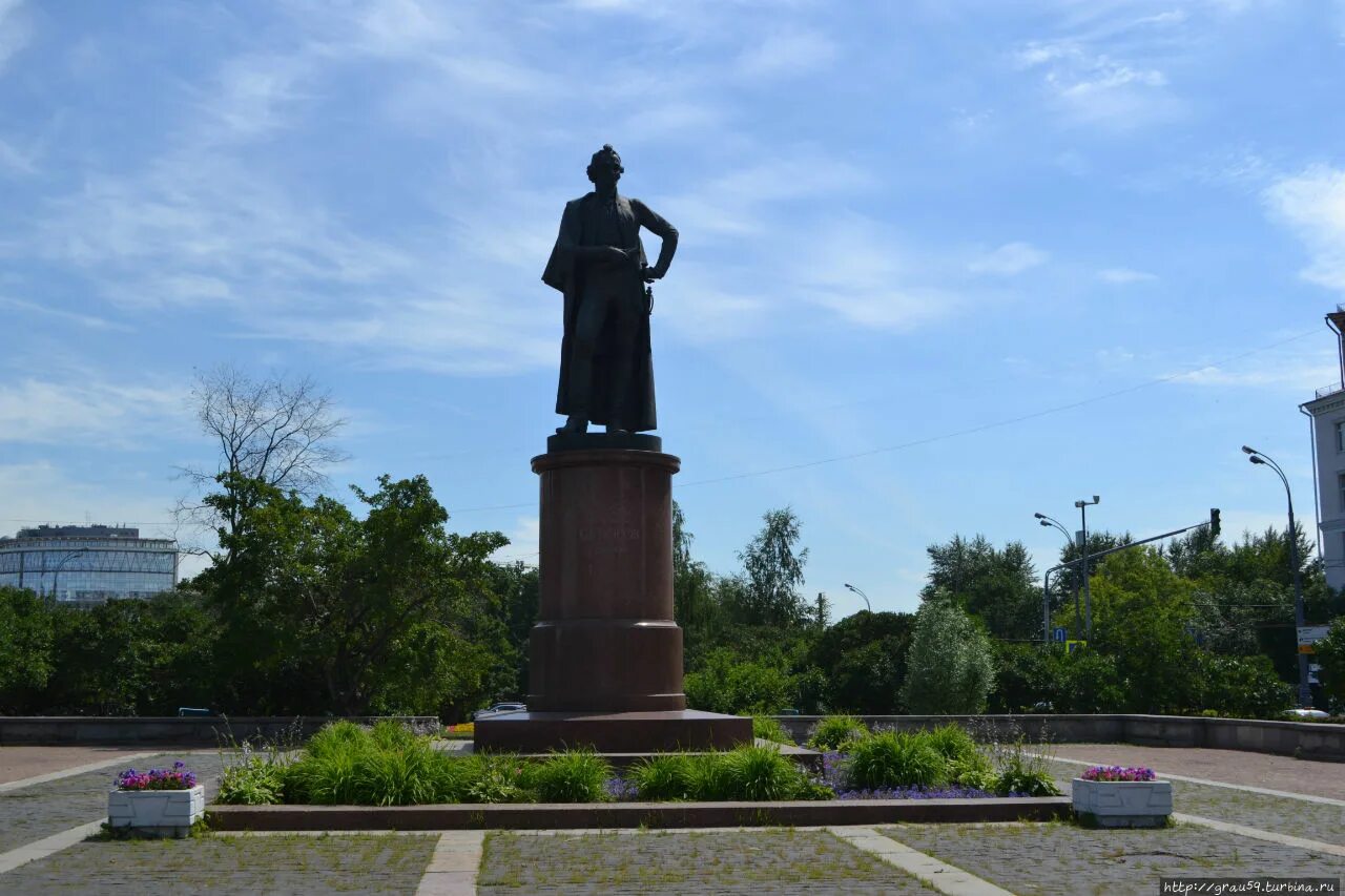 Суворовская пл. Памятник Суворову в Москве. Памятник Суворову на Суворовской площади. Памятник Александру Суворову в Москве. Памятник а.в.Суворов, Суворовская площадь.