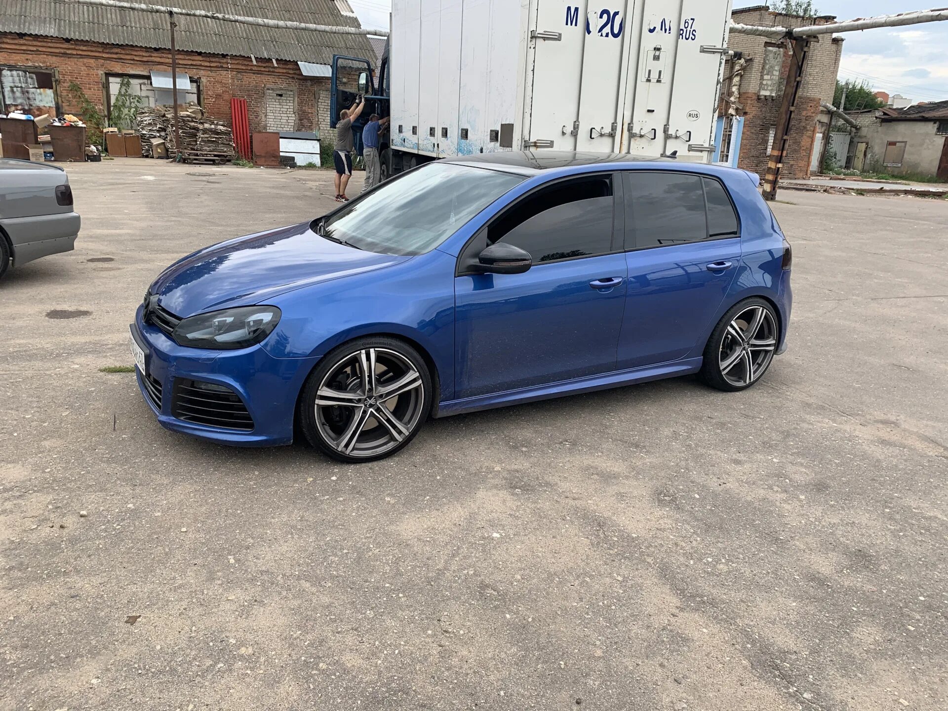 Golf mk6 r20. Golf mk6 r17. Фольксваген гольф 6 на дисках r19. Golf mk6 r19. Купить гольф колесо