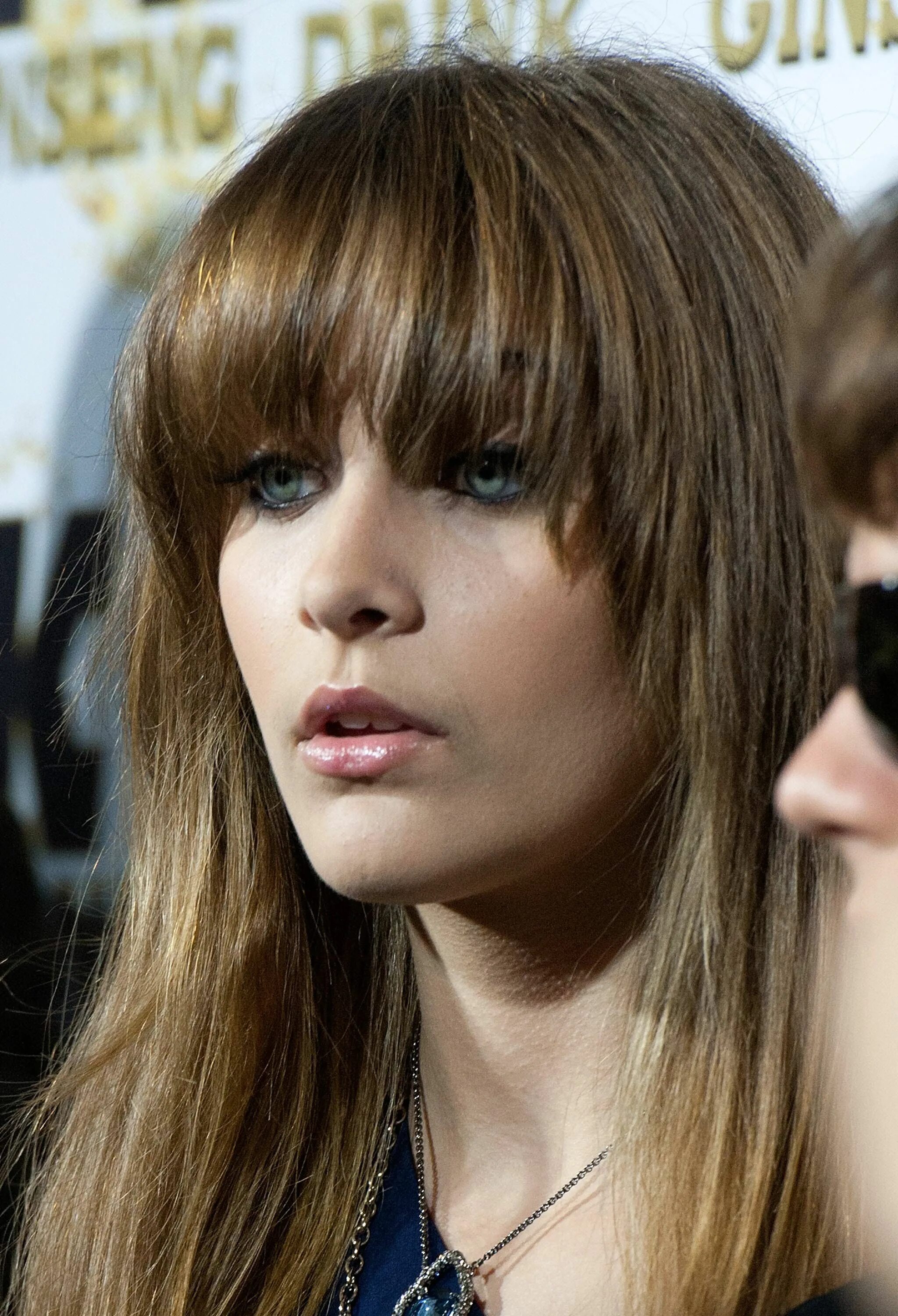 Sarah Hyland Got Bangs! Celebrity bangs, Light brown hair, Hair
