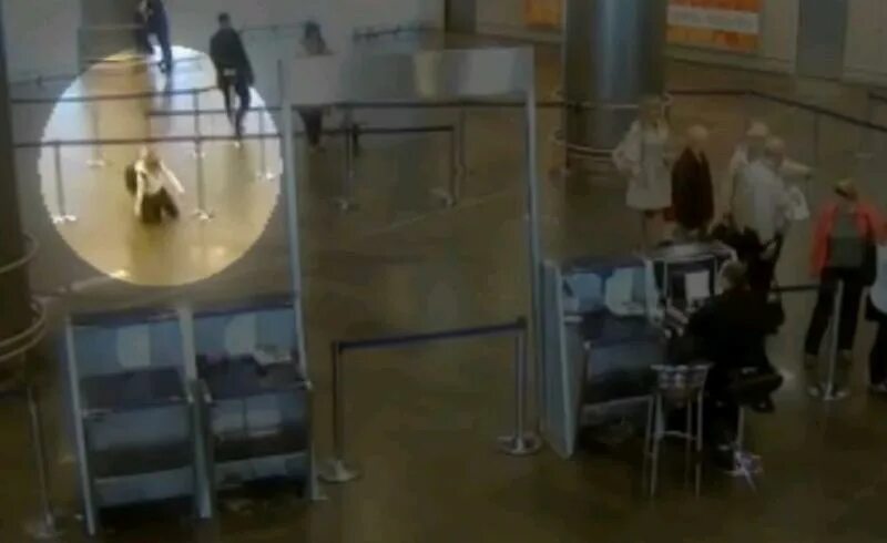 11 летняя девочка улетела в питер. 11 летняя девочка улетела в питер. 25 апреля девочка улетела в питер одна. 11 летняя девочка улетела в питер. Девочка без родителей улетела в питер.