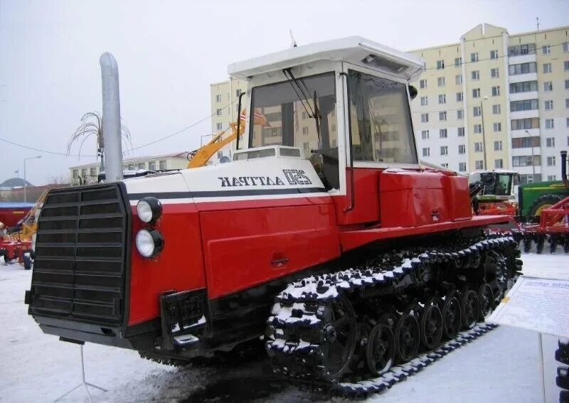 01. Алтаец трактор т-4. Трактор гусеничный т-4а. Алттрак т-250. Колесный трактор т-4к.