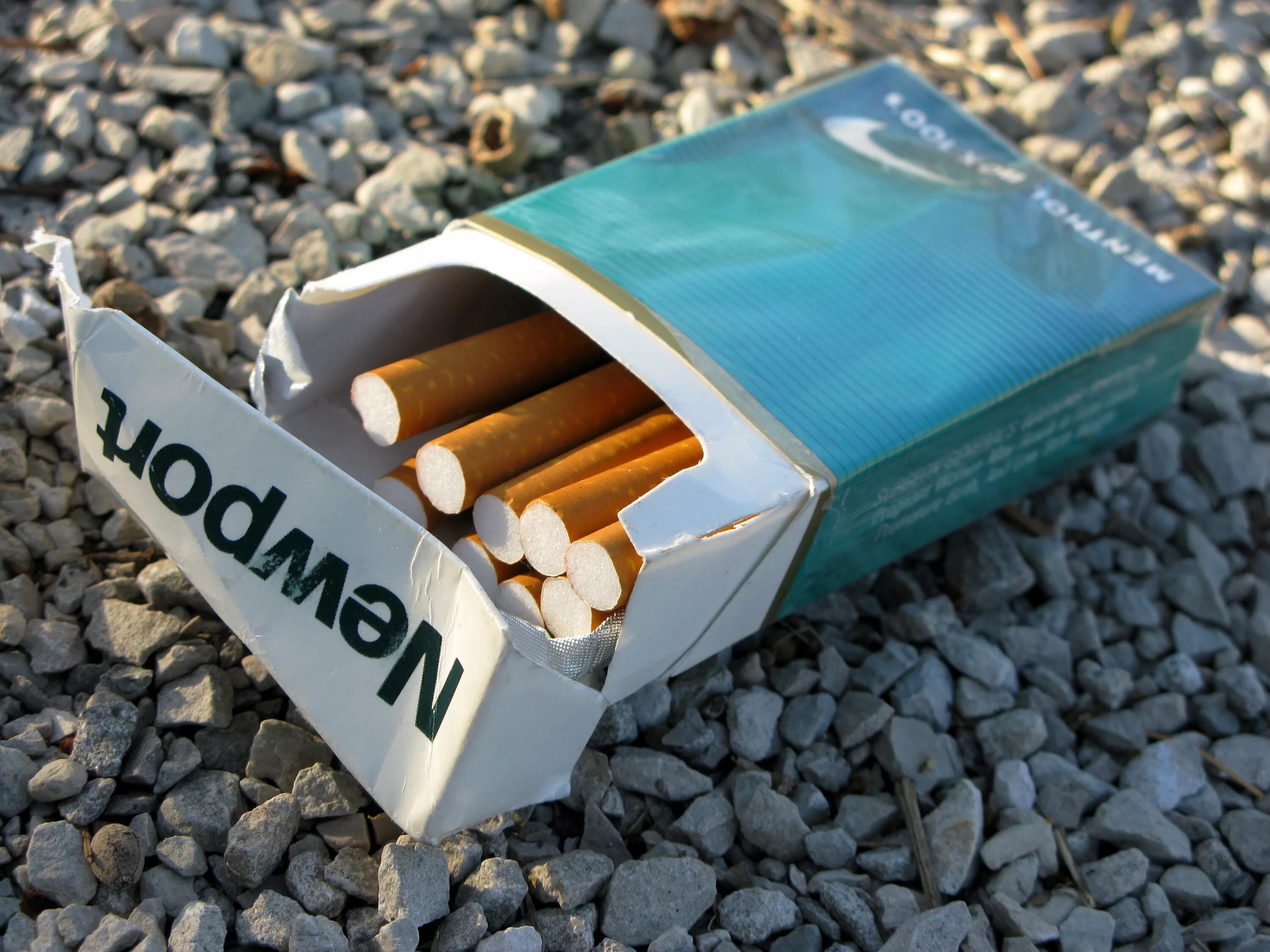 Сигареты с ментолом названия. Мятные сигареты. Сигареты с ментолом. Сигареты с мятой. Табак с ментолом.