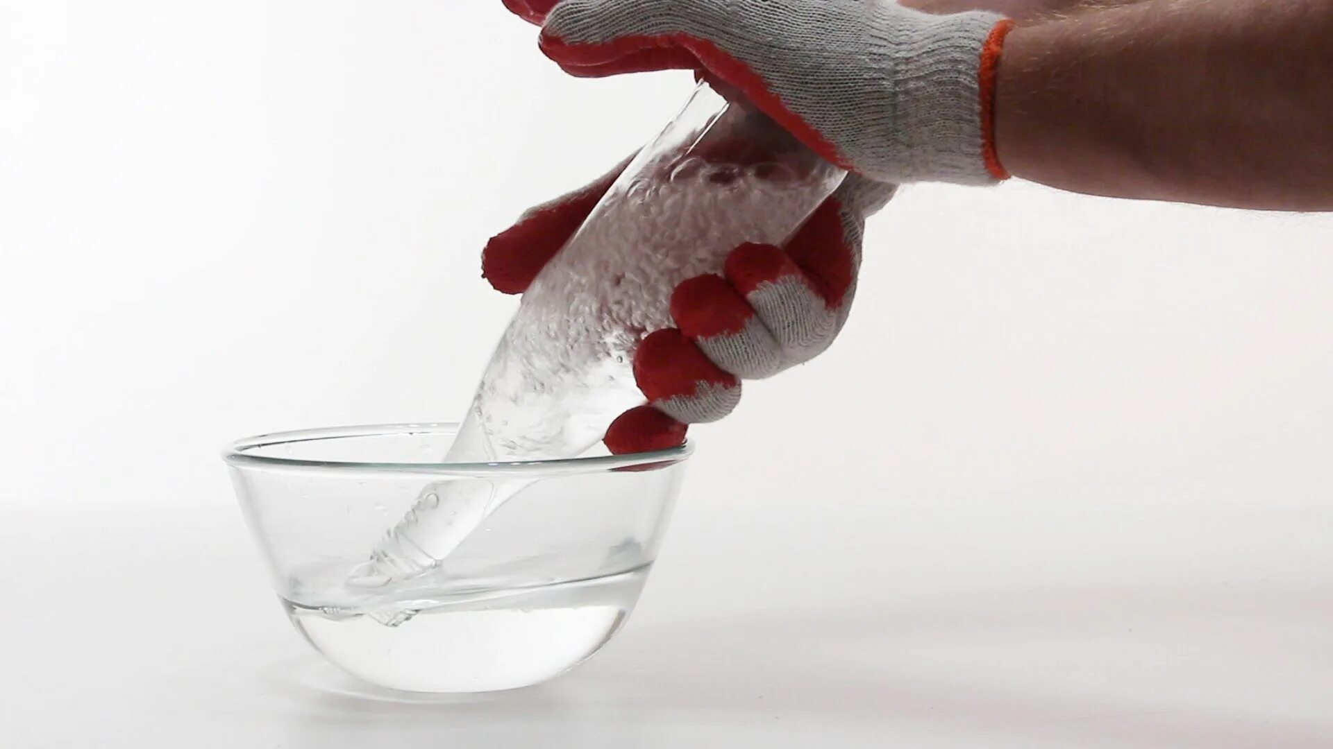 Experiment word & life hacks. Бери и делай. Лайфхак с минеральной водой. Water tricks. Опыты на поверхностное натяжение воды детям.