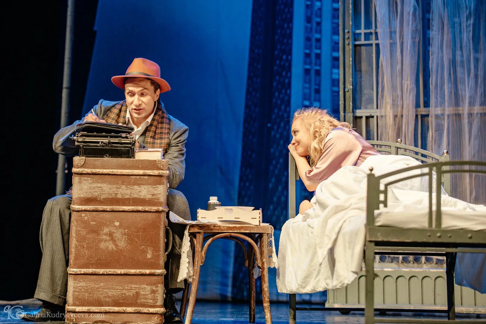 двое на качелях спектакль москва