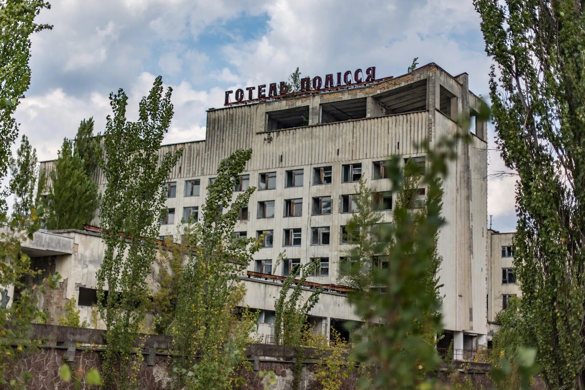 Pripyat chernobyl. Чернобыль город Припять. Припять 2003 год. Город Припять и ЧАЭС. Припять город атомщиков.