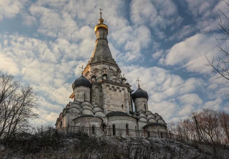 Село остров кременки. Церковь спаса преображения в селе остров московская область. Храм спаса преображения в селе остров. Преображенская церковь село остров. Церковь спаса преображения в селе остров.