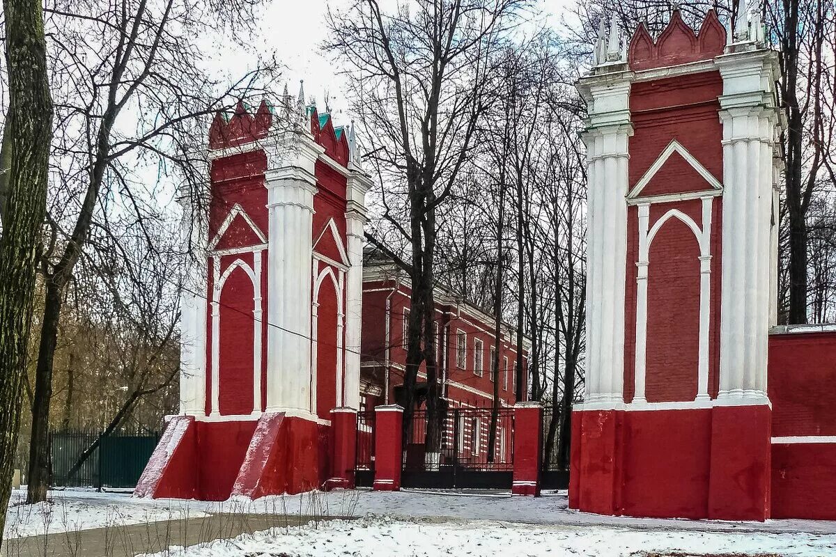Парк усадьба михалково. Парк усадьба михалково в москве. Главные ворота усадьбы михалково. Усадьба михалково коптево. Парк усадьба михалково в москве.