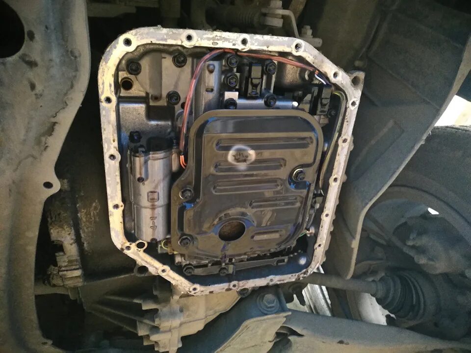 Перелил акпп. 0 2006 года. Перелил акпп. Перелив масла. Слить лишнее масло.