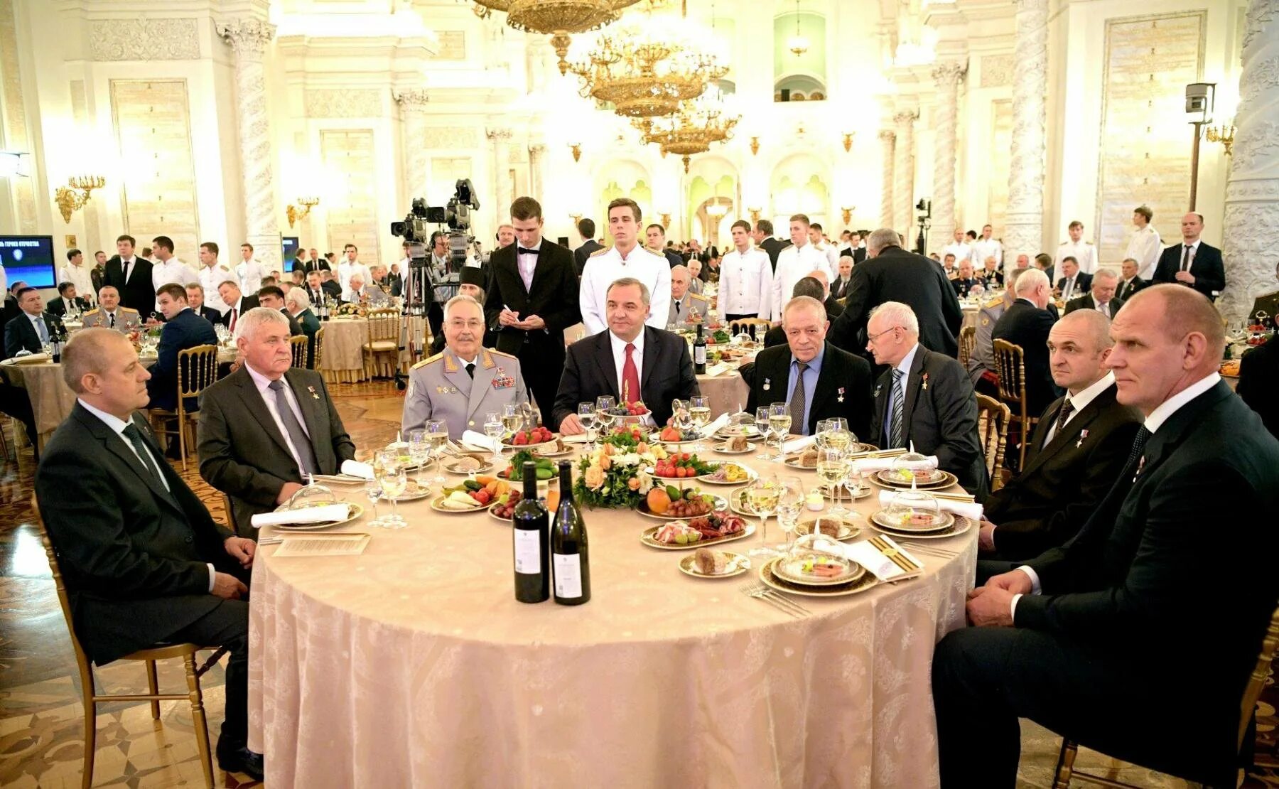 Торжестве н нн ый прием. Торжественный прием. прием в кремле. банкет в кремле. банкет правительства.