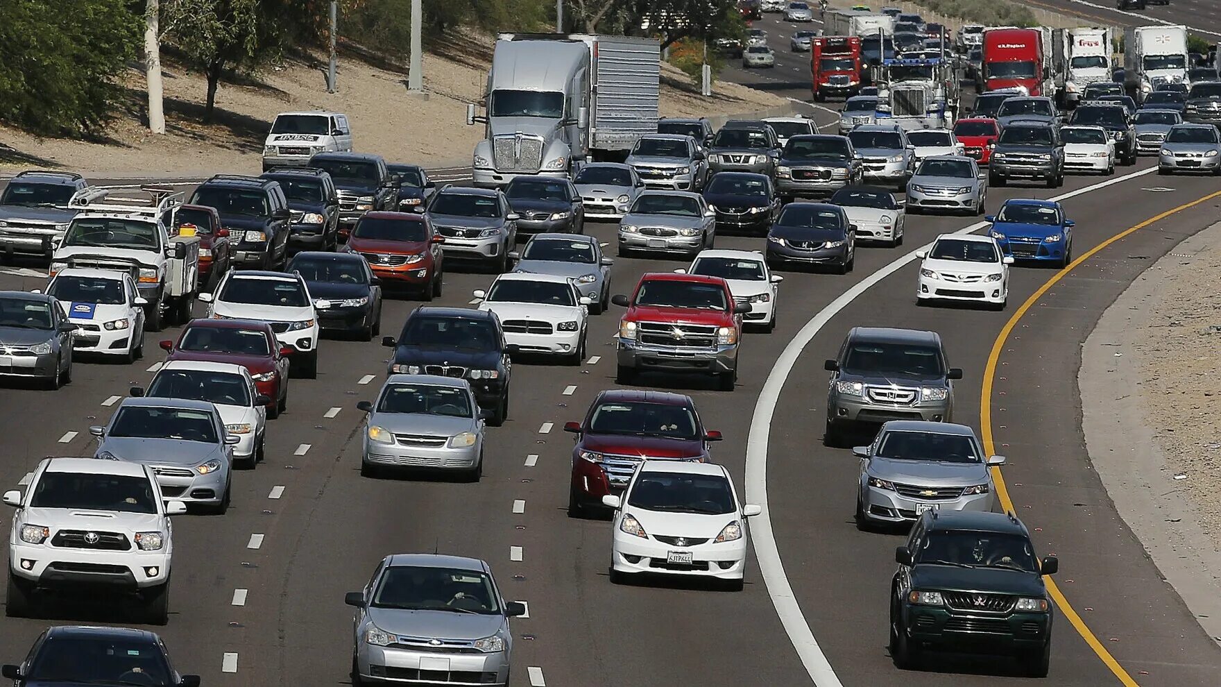 Автомобиль трафик. Автомобильный трафик. Трафик автотранспорта. Машинки Traffic. Современный автомобильный трафик.