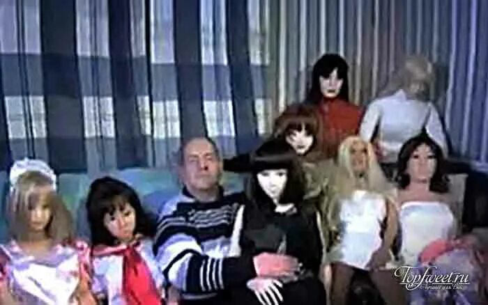 Свидание с надувными куклами. Резиновая женщина. Видео как пользоваться куклой. Дети играющие с куклами. Оргии с надувными куклами.