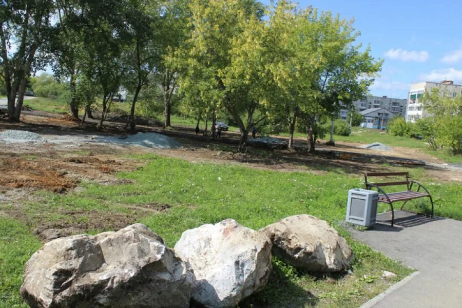 ученики школы искусств. еманжелинск новая. еманжелинск площадь. поселок красногорск челябинская область. памятник в сквере еманжелинск.