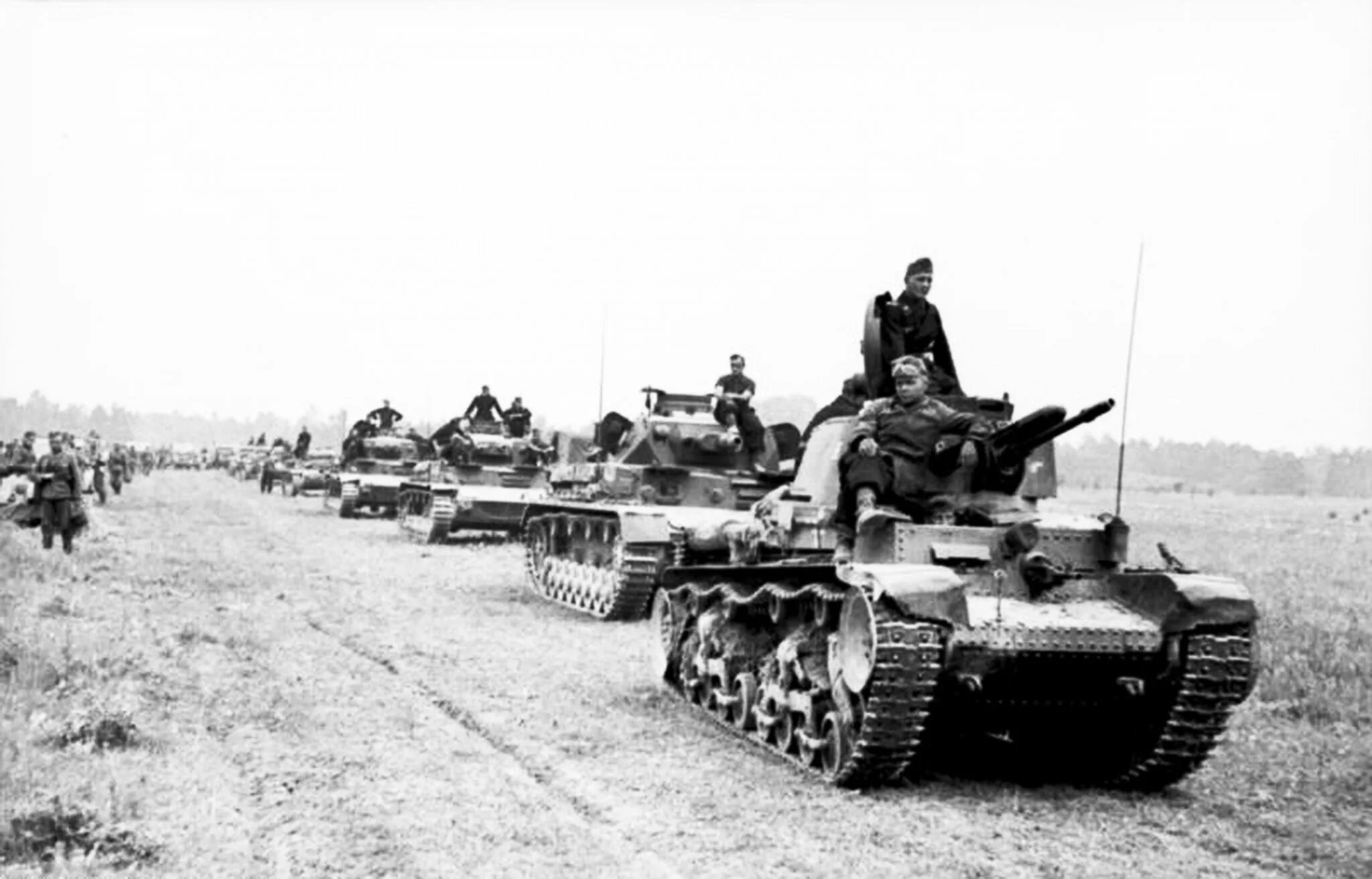 Немецкие танки 1941. PZ 35t 1941. Танки вермахта 1941. Колонна немецких танков 1941. Орлик танкист 1939 польский.